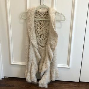 Cream fuzzy lightweight vest